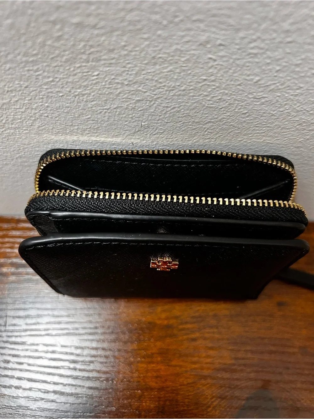 Tory Burch Emerson Black Saffiano Leather Small Wallet 3.5